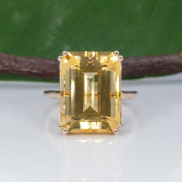 2020s 11.7Ct Citrine Ring – Emerald Cut 16×12 Mm, Solid 14k Gold Statement Ring For Sale - Image 5 of 9