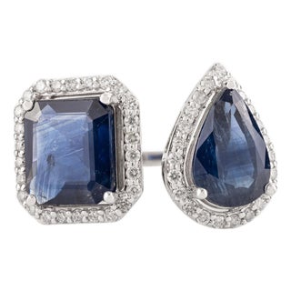 5.32 Carat Deep Blue Sapphire Toi Et Moi Ring With Halo Diamonds in 18k White Gold Size 7 For Sale