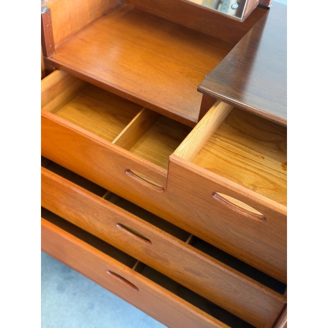 Vanity Dresser by Mount Airy Furniture For Sale - Image 12 of 18