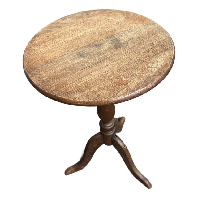 Vintage Oak Pedestal Round Side Table by the Consider H. Willett Company For Sale