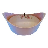 1950s Taylor Smith Mid-Century Modern Pink Casserole Dish With Lid Boomerang Shape Atomic For Sale