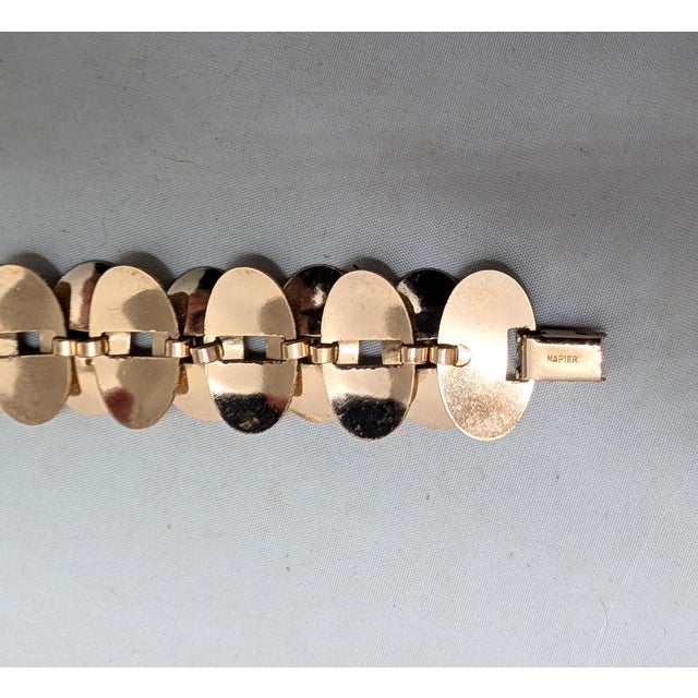 Gold Vintage 1950s Signed Napier Modernist Goldtone Textured Oval Link Bracelet For Sale - Image 8 of 8