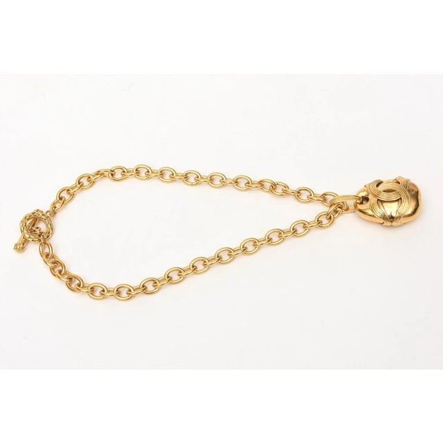 This is part of Chairish’s Costume Jewelry assortment. This chunky and fabulous Chanel gold plated chain necklace with...