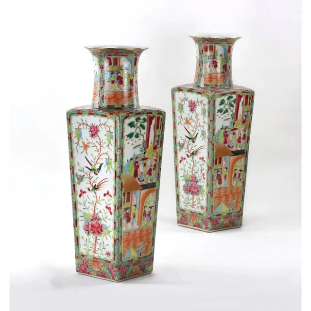 A pair of large Guangcai porcelain vases in the 19th centurys, the full name is Guangzhou Zhijincai porcelain, a kind of...