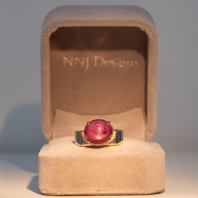 Modern 8.3Ct Star Ruby Ring With Earth-Mined Diamond Accents: Solid 14k Gold, 12x10mm, Size 6.75 For Sale - Image 3 of 9