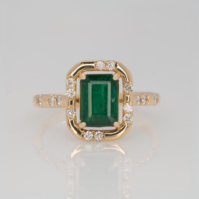 1.6Ct Aaa Zambian Emerald Ring With Natural Diamonds Accents: Solid 14k Gold, Size 6.75 For Sale - Image 4 of 8