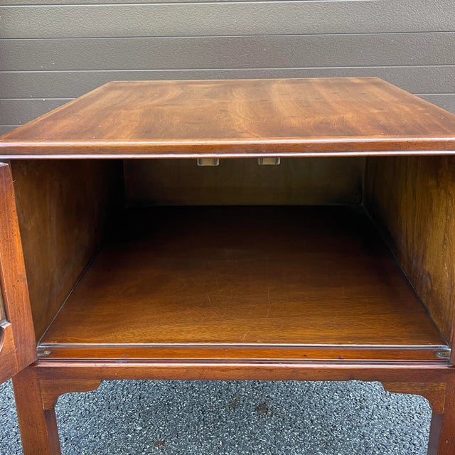 American Vintage Morganton Tidewater Collection Chippendale Mahogany Commode Style Nightstand or Side Table For Sale - Image 3 of 10