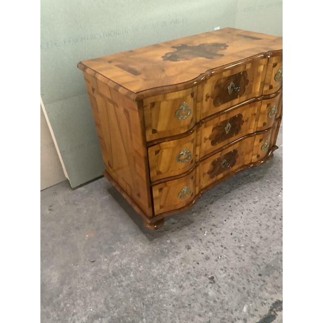 Baroque Inlaid Light Walnut Chest of Drawers, 1760s For Sale - Image 9 of 18