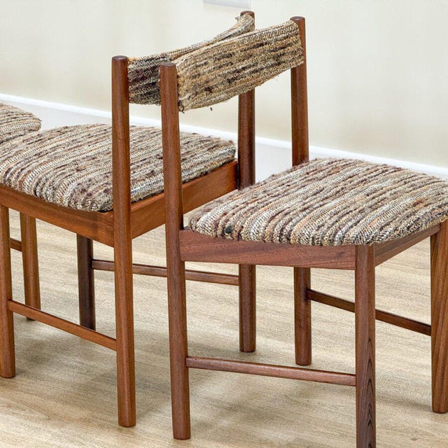 Small Round Extending Dining Table and Chairs by Tom Robertson for Mcintosh, 1970s, Set of 5 For Sale - Image 16 of 17