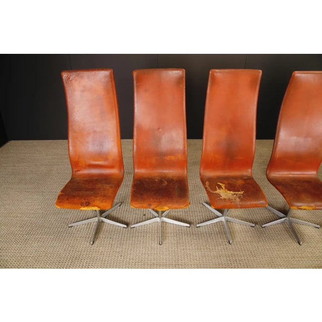 Arne Jacobsen 'Oxford' Highback Swivel Chair by Arne Jacobsen for Fritz Hansen, 1968, Signed For Sale - Image 4 of 18