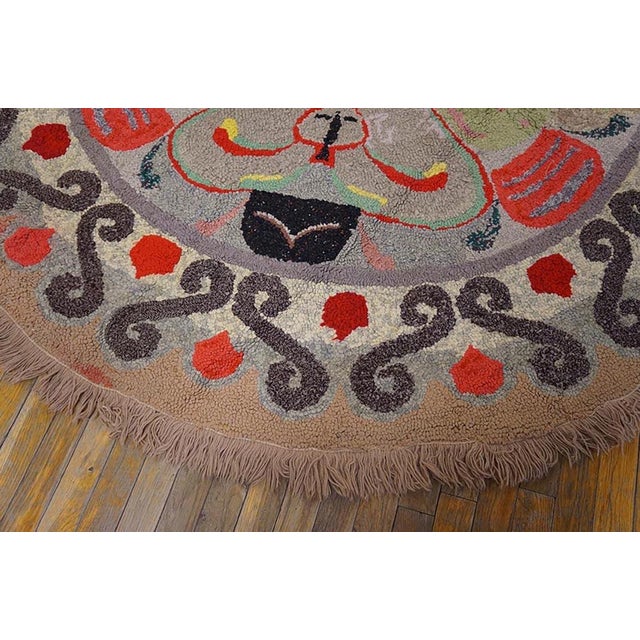 Early 20th Century 1920s Gray Medallion Round Folk Art Antique American Hooked Rug 6'2" X 6'5" Handknotted Wool Carpet For Sale - Image 5 of 6