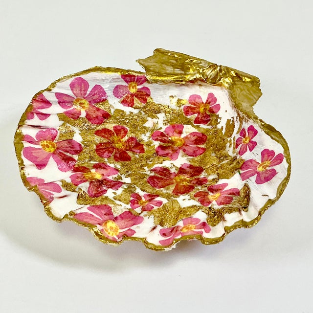1970s Vintage Boho Chic Folk Art Coastal Découpage Clam Seashell Catchall Trinket Dish. For Sale - Image 9 of 11