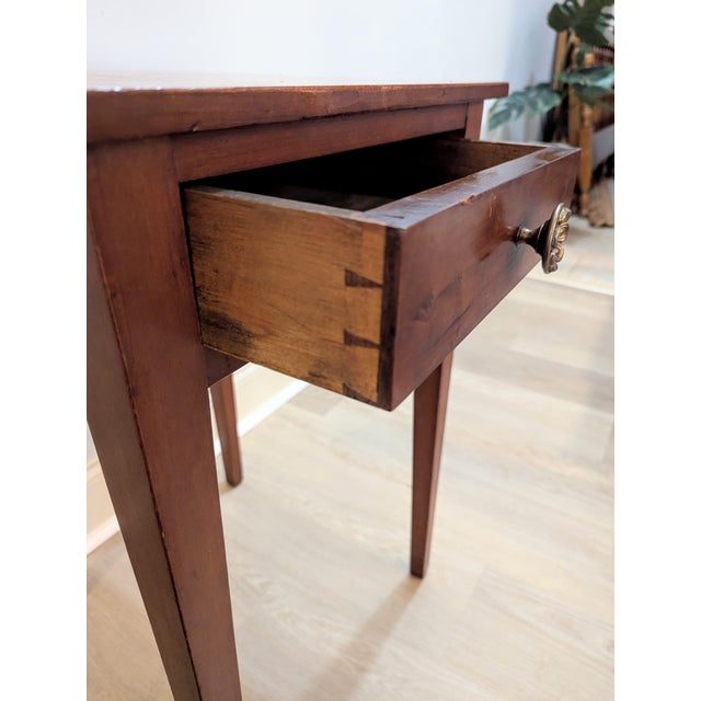 Early 19th Century Southern Federal Cherry Side Table, North Carolina Piedmont For Sale In Raleigh - Image 6 of 12