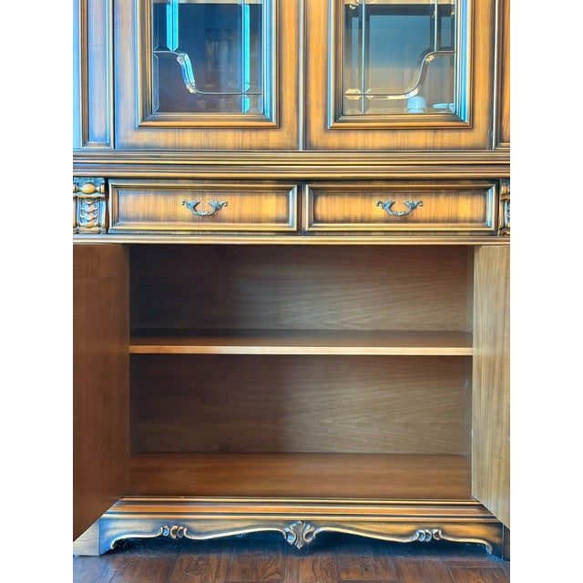 Vintage Italian Provincial Baroque Style Floral Marquetry Curved Glass China Cabinet For Sale In Kansas City - Image 6 of 12