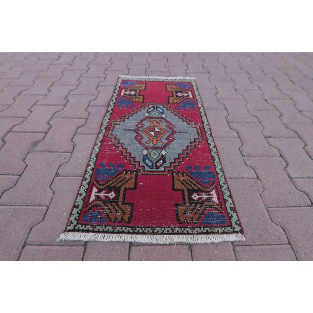 1980s Traditional Raspberry Red Hand Knotted Natural Doormat For Sale - Image 13 of 13