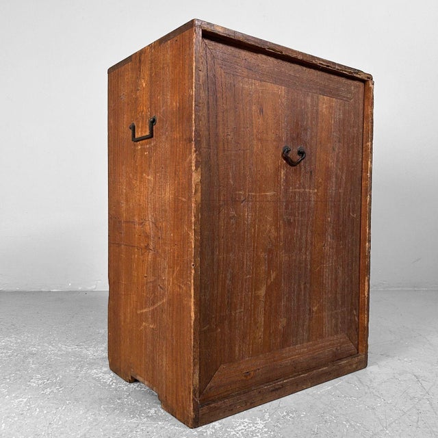 This authentic Japanese cabinet from 1929 houses a collection of 40 books dedicated to traditional Noh theater. The books...