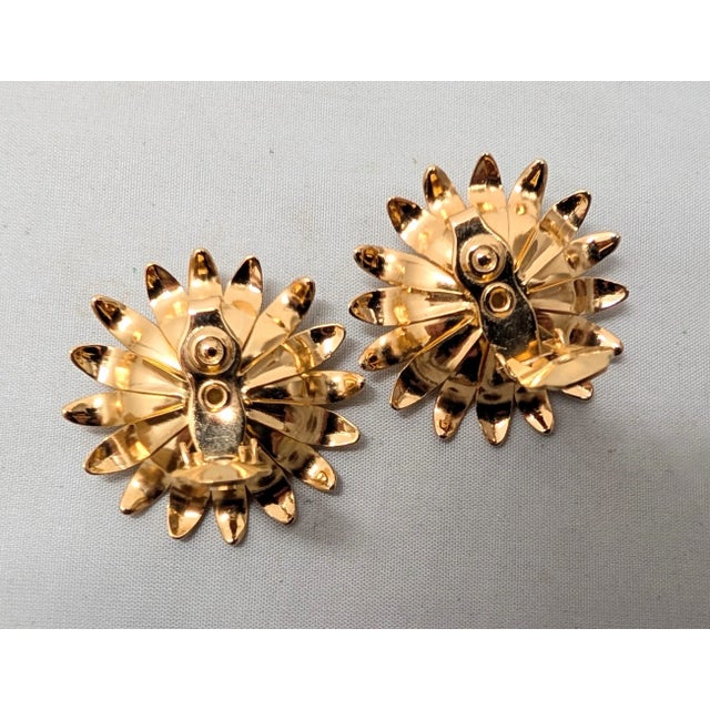 Vintage Signed Napier Goldtone Yellow Cabochon Flower Clip Earrings-2 Pieces For Sale In Philadelphia - Image 6 of 7