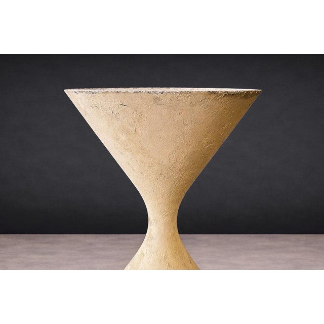 Metal Hour-Glass shaped Planter in Fiber Cement with Iron Base, Willy Guhl, 1960s - Lot 857 For Sale - Image 7 of 11