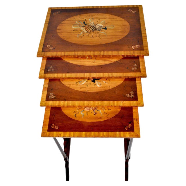 20th Century Sheraton Style Nesting Table Set in Mahogany For Sale