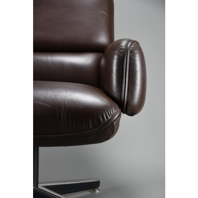 Early edition mid-century executive armchair in brown leather by Otto Zapf for Knoll International, 1960s An exceptional...