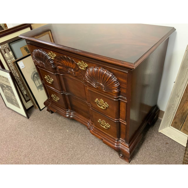 20th Century Mahogany Block Front Chest of Drawers For Sale - Image 4 of 10