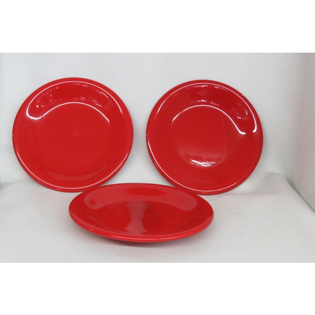 Modern Primula Decorata a Mano Red Ceramic Plates Set of Three Made in Italy 4726b For Sale - Image 3 of 12