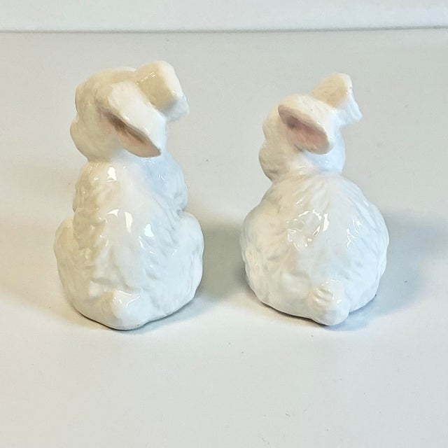 White 1950s Vintage Boho Chic Arts & Crafts Ceramic Bunny Figural - A Pair, Easter. For Sale - Image 8 of 15