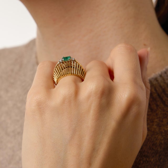 1950s 1950s Mid Century Emerald Diamond 18k Yellow Gold Ring, Size 5 For Sale - Image 5 of 6