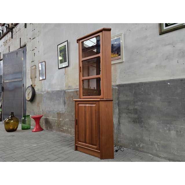 Stylish design from Denmark. This display cabinet is made to stand in a corner and is a very high quality piece. Mostly...