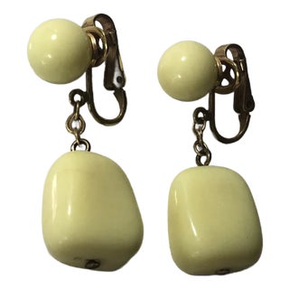 1970s Trifari Pale Yellow Lucite Dangle Earrings- Set of 2 For Sale