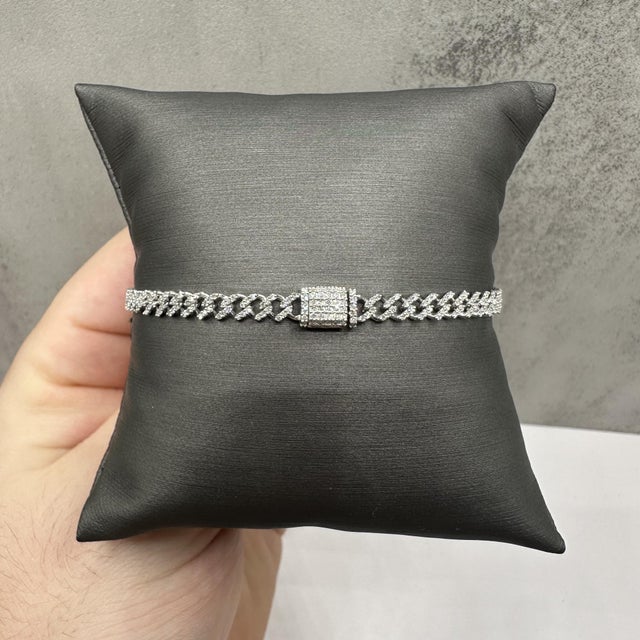 Modern Micro Diamond Bracelet in 14kt White Gold – 1.18ctw, 7.56in, New For Sale - Image 3 of 5