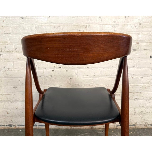 Mid 20th Century Four Danish Teak and Leather Chairs Designed by Johannes Andersen For Sale - Image 9 of 11
