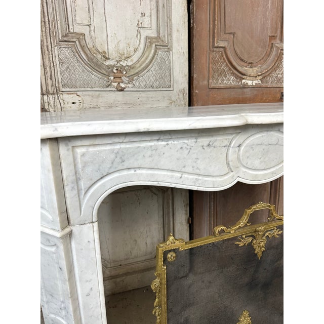 Louis XV Style Fireplace in White Marble, 1890s For Sale - Image 4 of 13