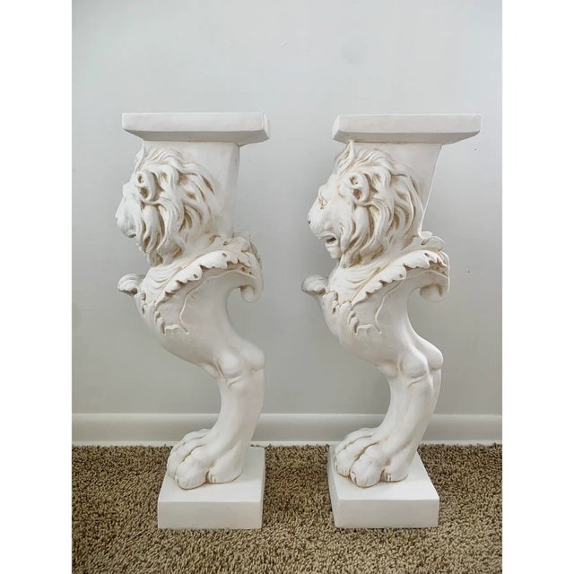 Pair of Grand Tour Roman Lion Pedestals in Distressed White Plaster For Sale In South Bend - Image 6 of 13