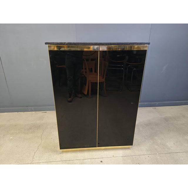 Black Lacquer and Marble Bar in the style of Maison Jansen, 1970s, in Very Good conditions. Designed 1970 to 1979