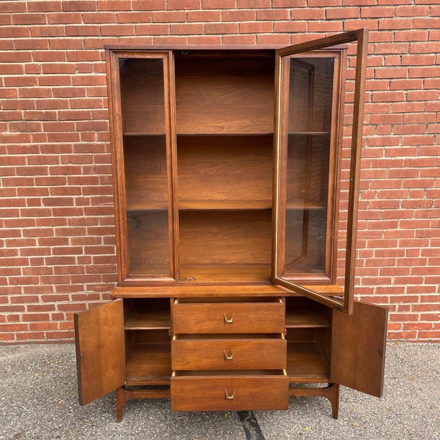 Mid-Century Modern Broyhill Brasilia Two-Piece Walnut Mid Century Modern Hutch China Cabinet For Sale - Image 3 of 11