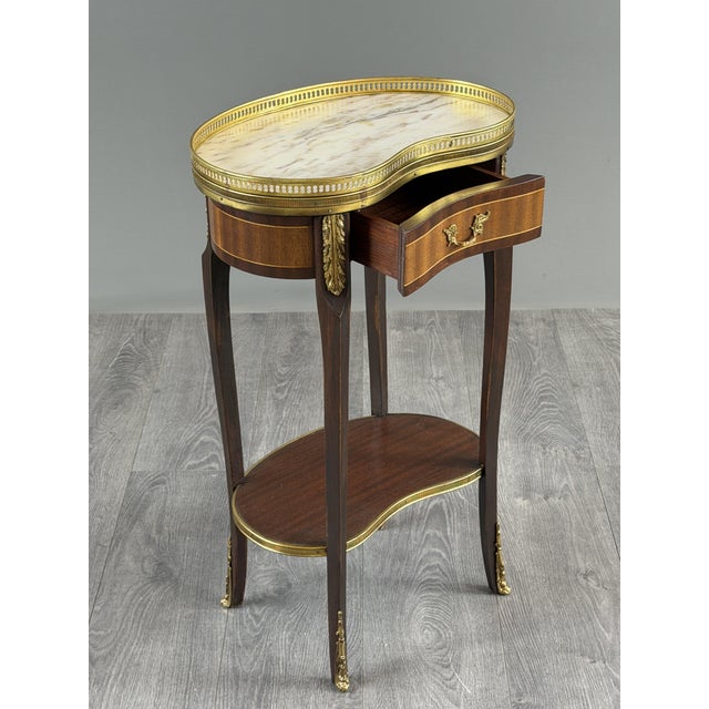 20th Century Louis XVI Pedestal Table in Mahogany and Gilt Bronze, 1940s For Sale - Image 6 of 9