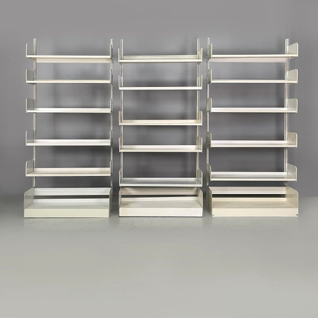 Italian modern modular white bookcase Congresso by Lips Vago, 1970s Modular bookcase model Congresso made entirely of...