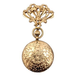 Vintage 1964 Signed Napier Goldtone Pocket Watch Style Brooch For Sale
