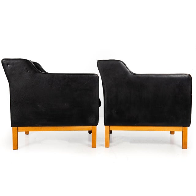 Mid-Century Modern Pair of Mogens Hansen Mh195 Black Leather Armchairs With Ottoman Stool For Sale - Image 3 of 18