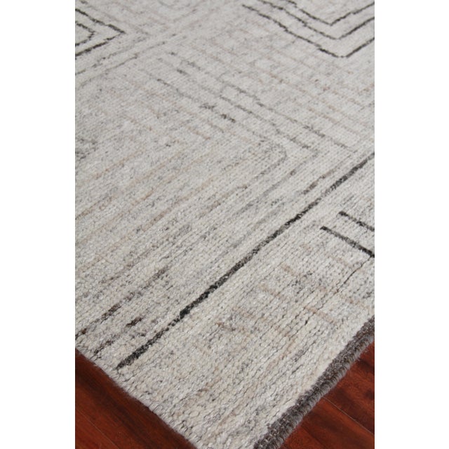 Wood Adrian Hand knotted Wool/Bamboo/Silk Ivory/Gray/Beige Rug-6'x9" For Sale - Image 7 of 9