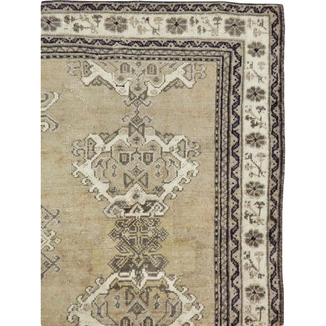 Galerie Shabab Collection Early 20th Century Champagne Colored Turkish Handmade Oushak Carpet For Sale - Image 4 of 9