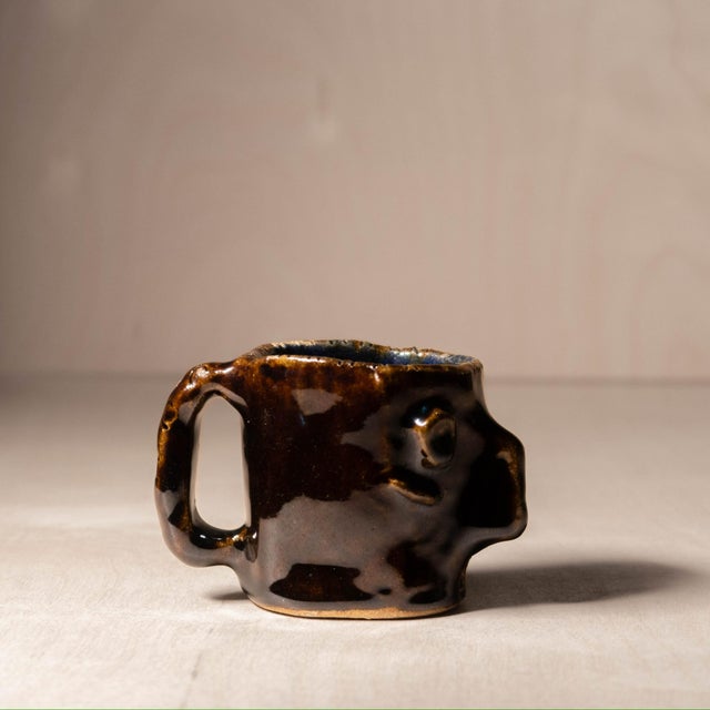 Late 20th Century Vintage Studio Pottery Ceramic Abstract Face Mug Signed 'Gizzelle Roldan' For Sale In Tulsa - Image 6 of 10