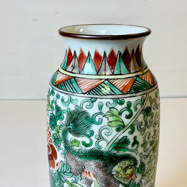 Ceramic 1940s Vintage Chinoiserie Boho Chic Hollywood Regency Foo Dog Vase in Green For Sale - Image 7 of 16