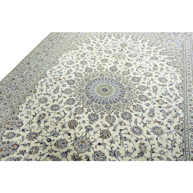 Middle Eastern Hand-Knotted Kashan Rug For Sale - Image 5 of 13