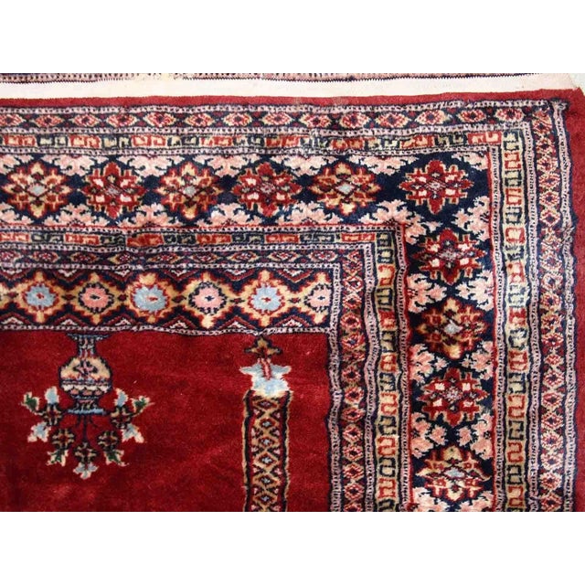 1960s Handmade Vintage Pakistani Lahore Prayer Rug 3' X 5.8' For Sale In New York - Image 6 of 10