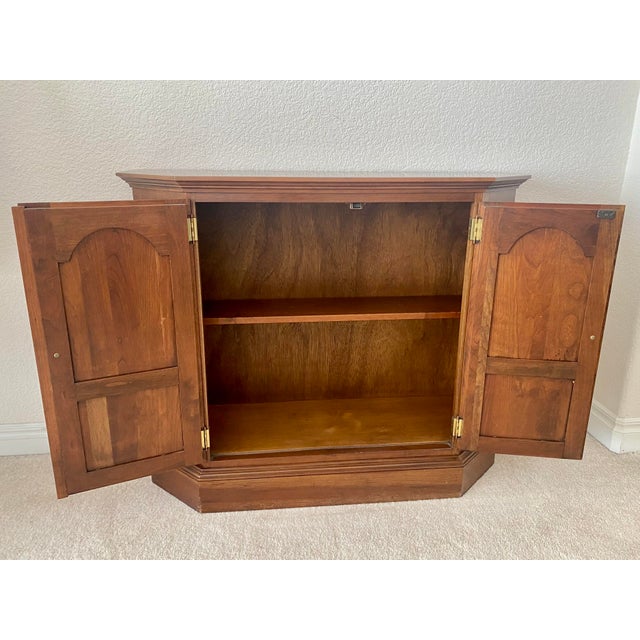Ethan Allen Rare Mid 20th Century Georgian Court Sheffield Finish Solid Cherry Console Mint Condition For Sale In Denver - Image 6 of 11