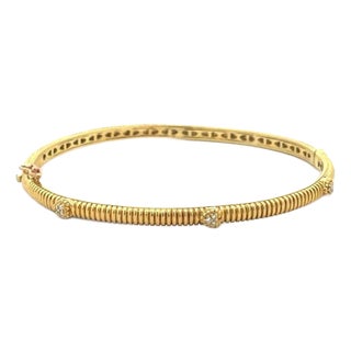 Judith Ripka Diamond Gold Bangle 18k Yellow Slim Grooved Hearts Motifs For Sale