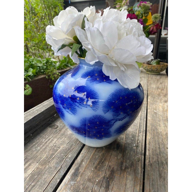 Mid 20th Century Koransha Japanese Porcelain Vase | Cobalt Blue Pine Design | Gold Accents For Sale In San Francisco - Image 6 of 15
