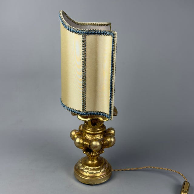 Gilded Carved Wood Table Lamp with Lampshade by Ignoto For Sale - Image 5 of 12